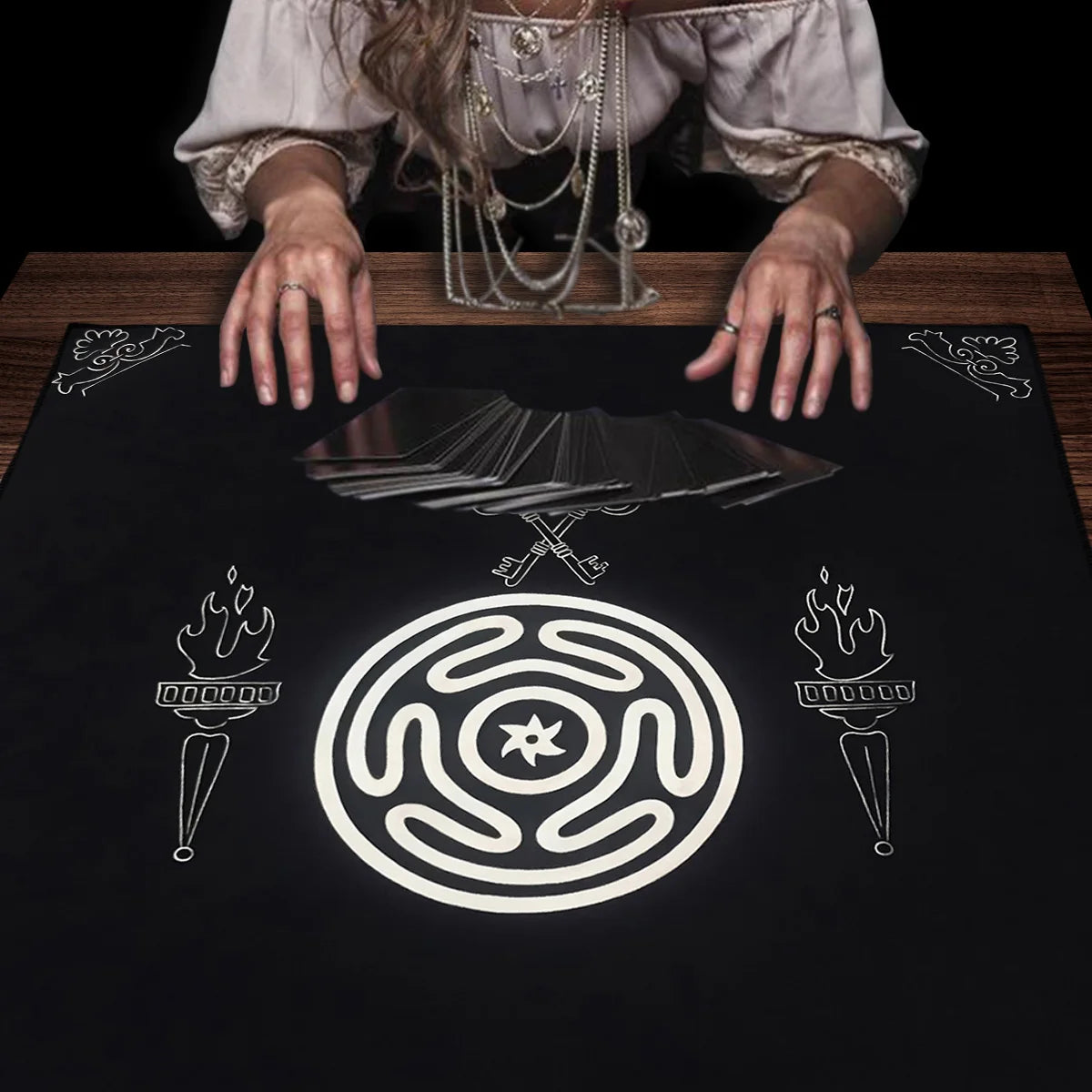 Hecate Goddess Cloth - Elementsofthewitch