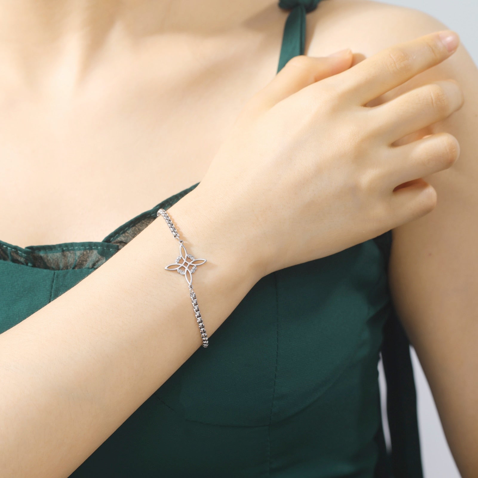 Witch Knot Charm Bracelet - Elementsofthewitch