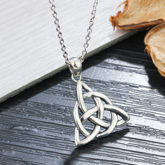 Vintage Triquetra Necklace - Elementsofthewitch